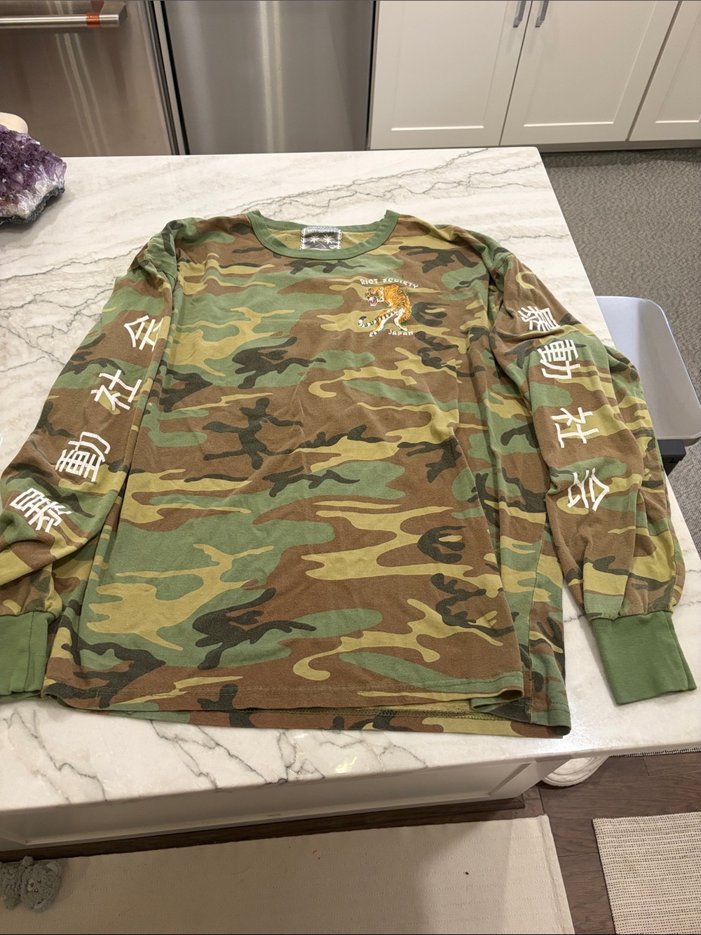 RIOT SOCIETY L/ S camo Tee with Tiger Graphic SZ S